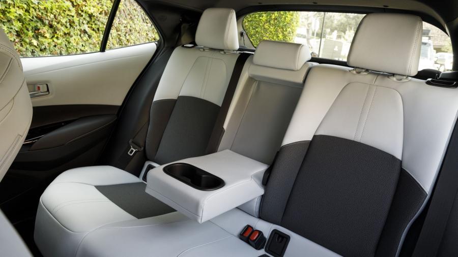 Интерьер Toyota Corolla XSE Hatchback 2018 года  (NA) (фото 65 из 88)